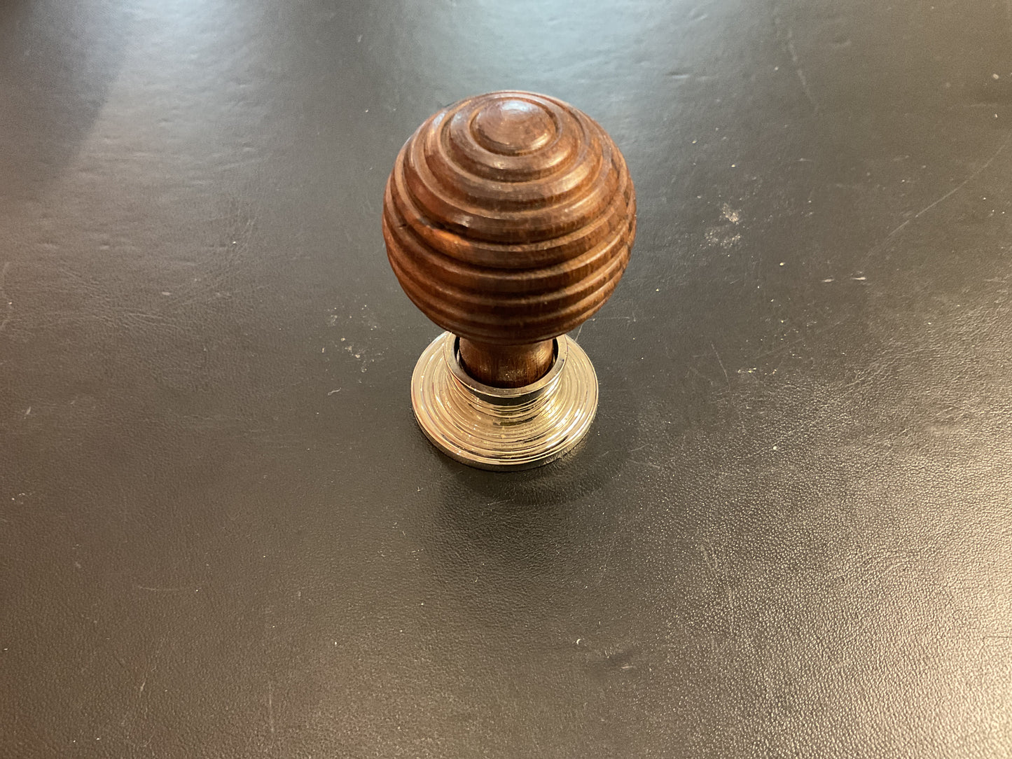 8057B - Rosewood 35 mm Beehive On Satin Nickel Cupboard Knob