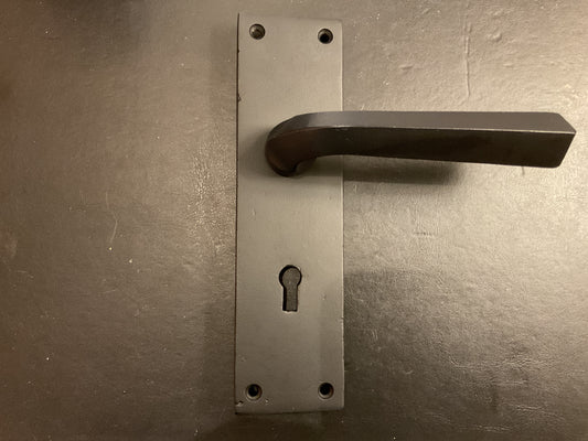 8020 - Smooth Black Lever Lock Handles