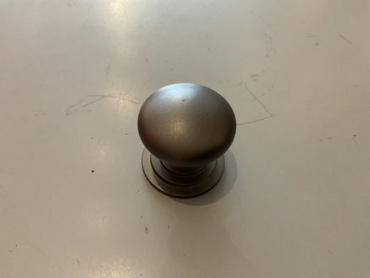 103 - 32mm Anthracite Stepped Knob
