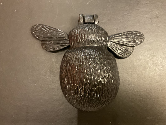 5706 - Black Bee Knocker