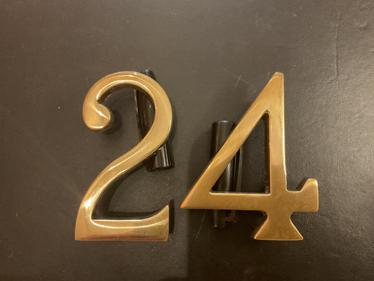 8081 - Unlacquered Polished Brass 76 mm pin fix Numeral