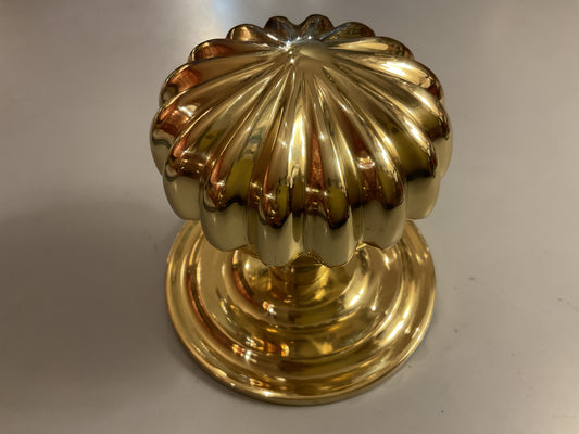 8029 - Polished Brass Peel Centre Door Knob