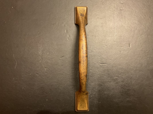 7671 - Antique Brass 128 mm bolt centres cabinet handle